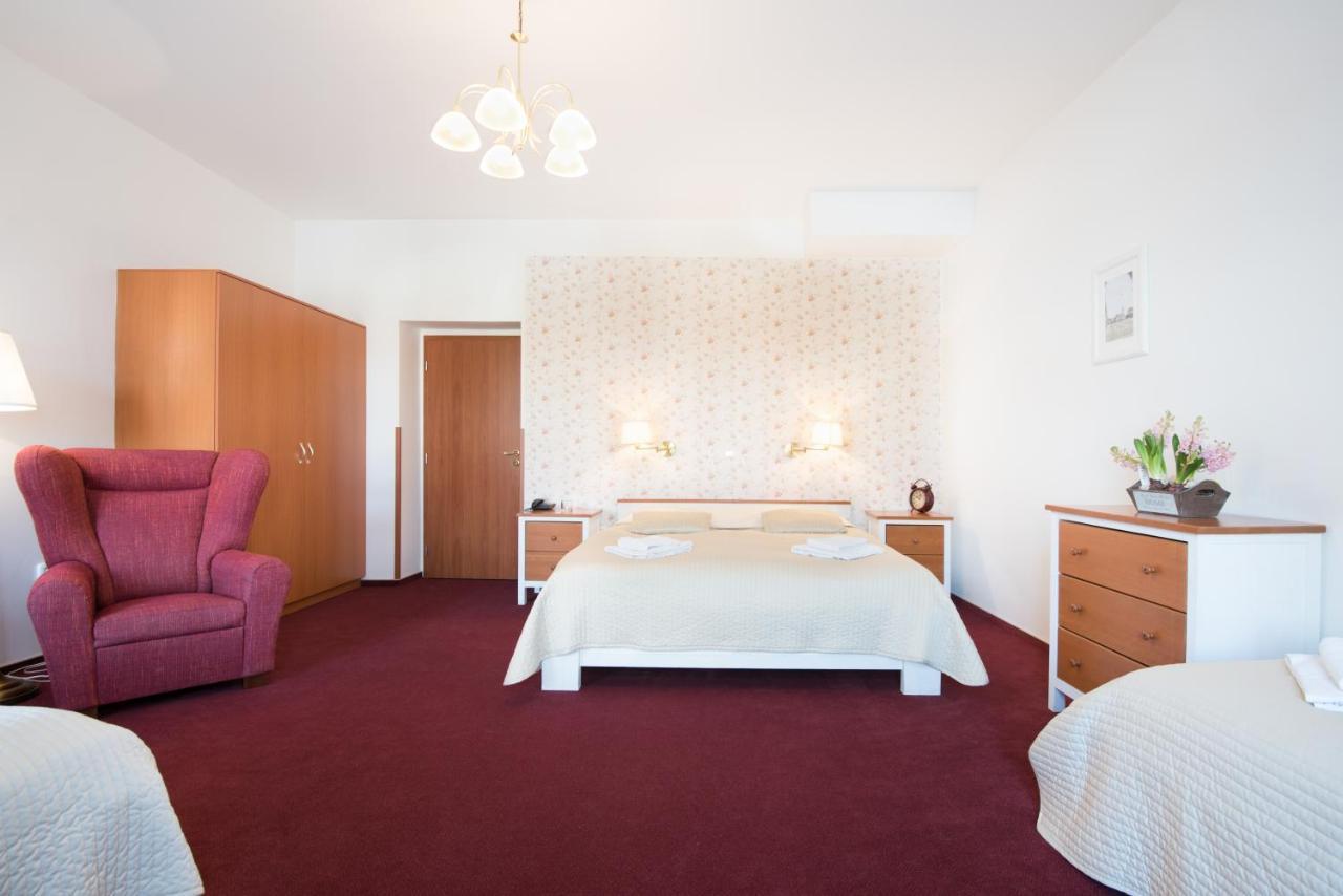 Hotel Pošta Sobotka Buitenkant foto