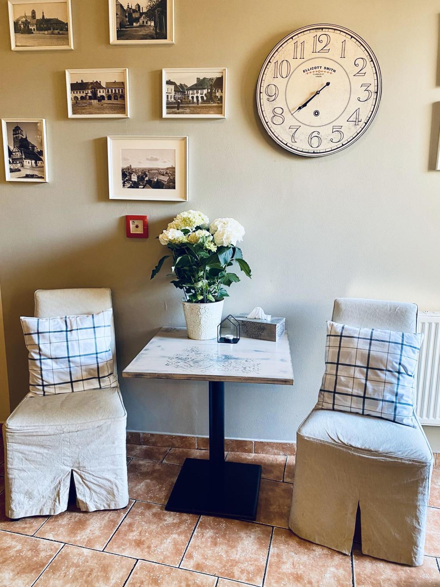 Hotel Pošta Sobotka Buitenkant foto