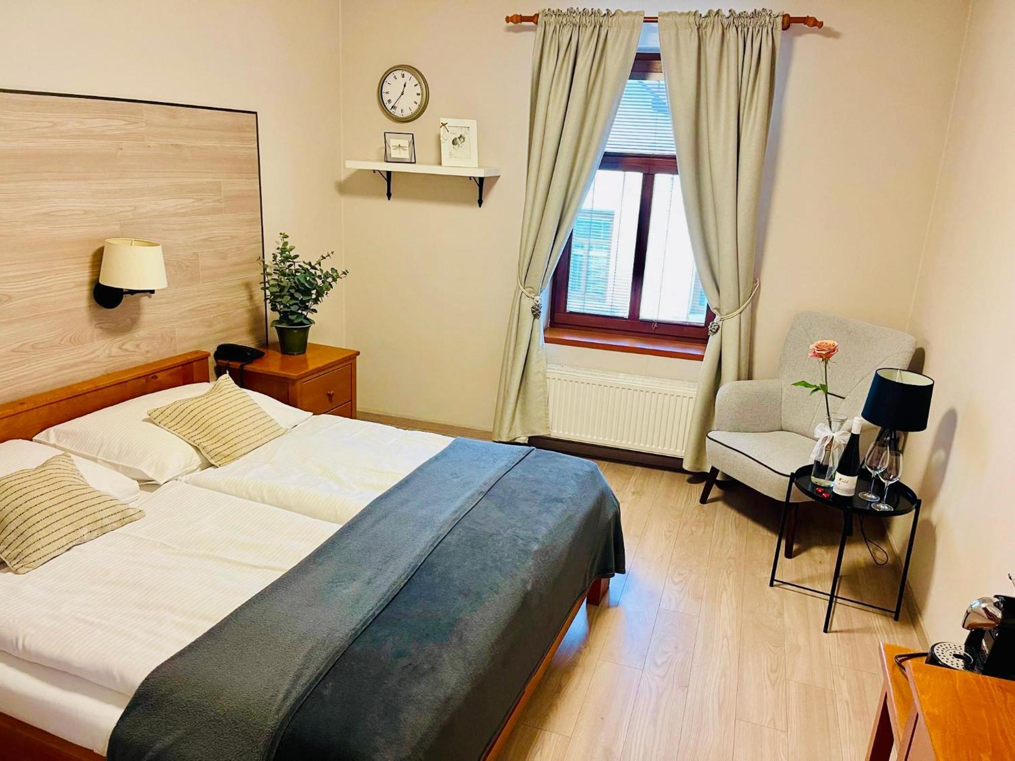 Hotel Pošta Sobotka Buitenkant foto