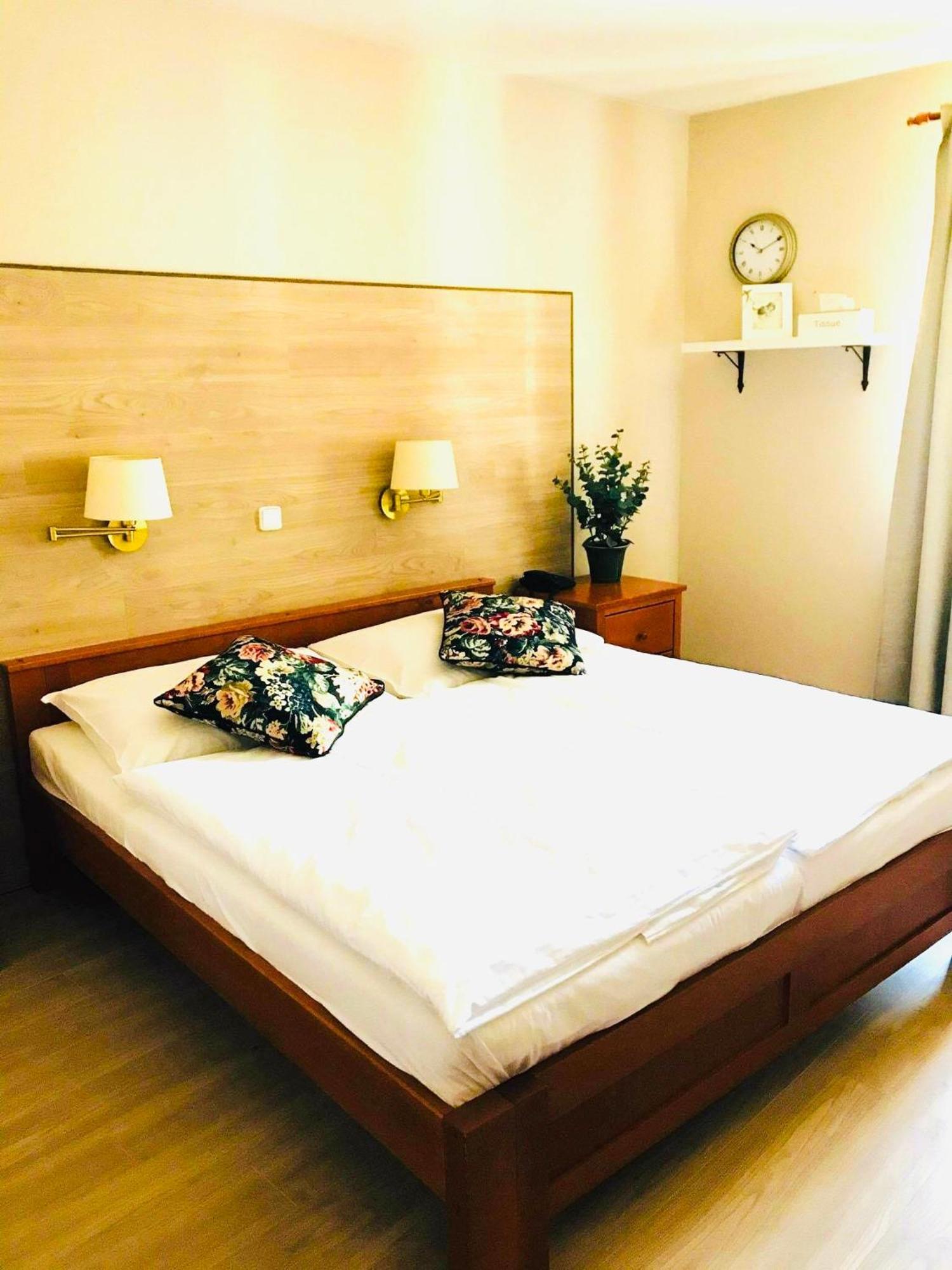 Hotel Pošta Sobotka Buitenkant foto