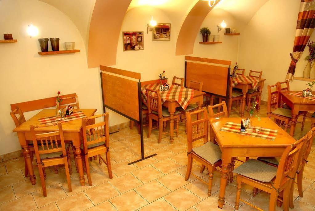 Hotel Pošta Sobotka Buitenkant foto