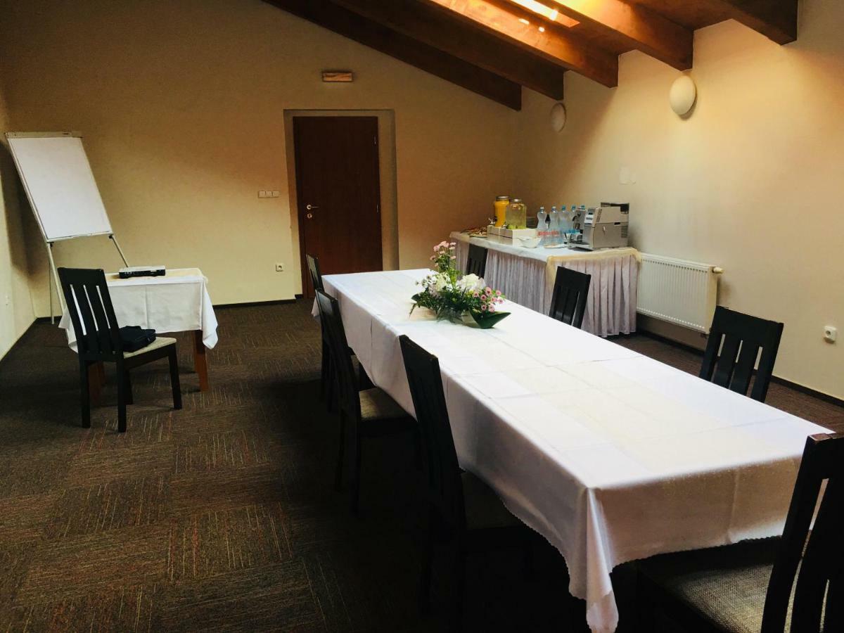 Hotel Pošta Sobotka Buitenkant foto