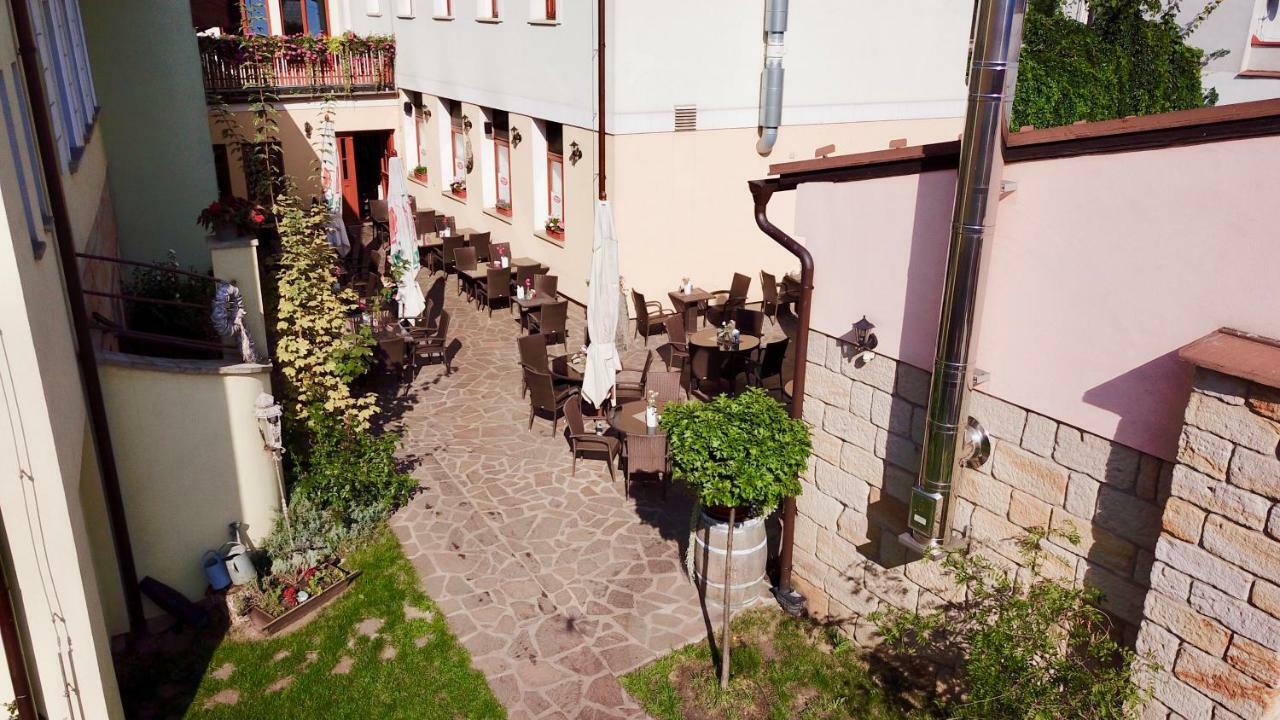 Hotel Pošta Sobotka Buitenkant foto